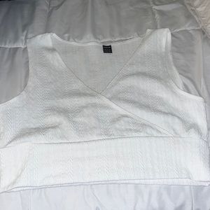 White knit pattern crop top